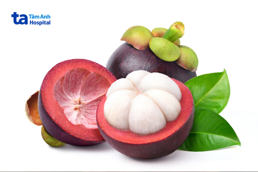 Tiểu Đường Ăn Măng Cụt Được Không Và Ảnh Hưởng Đến Đường Huyết? Măng Cụt Tươi Chín Mọng, Cắt Đôi Lộ Phần Ruột Trắng Giàu Dinh Dưỡng Tốt Cho Người Tiểu Đường