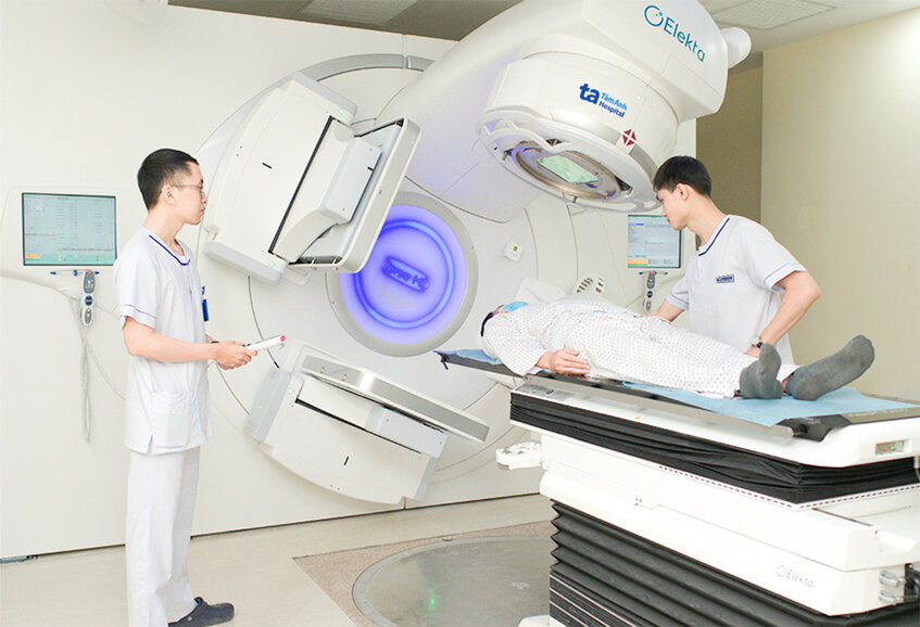 máy xạ trị gia tốc hiện đại