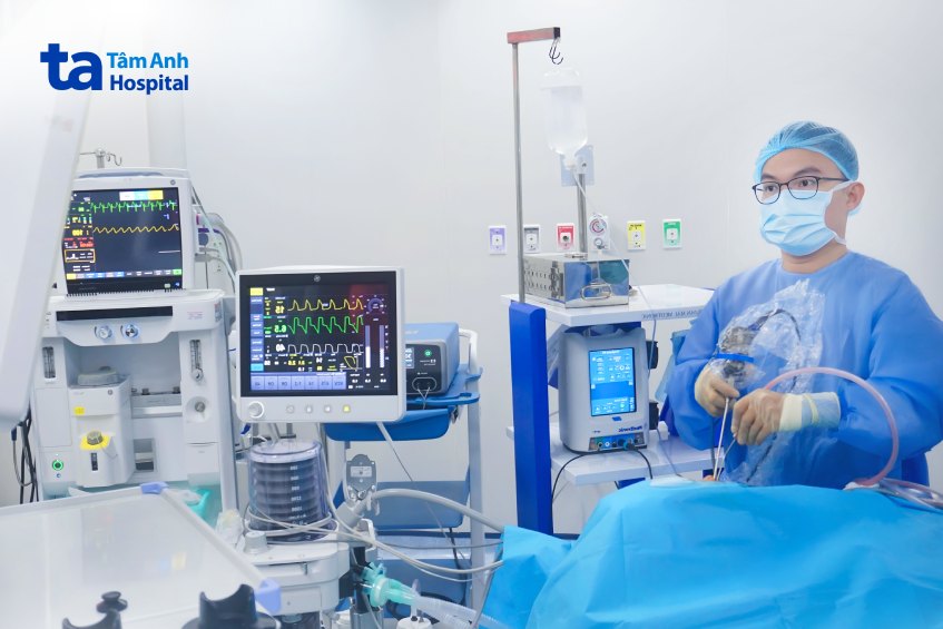 phẫu thuật chỉnh mũi cho anh Phi
