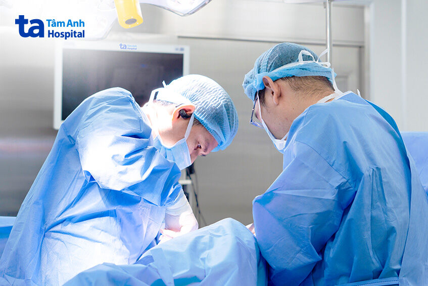 phẫu thuật tạo hình 2 trong 1 điều trị hẹp niệu đạo cho ông nhân