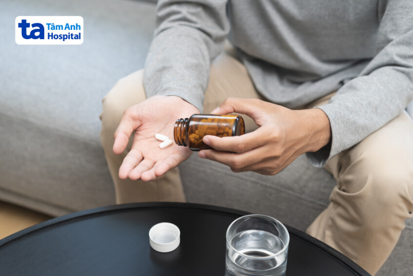 Sử dụng kháng sinh theo phác đồ được bác sĩ chỉ định để tối ưu kết quả điều trị