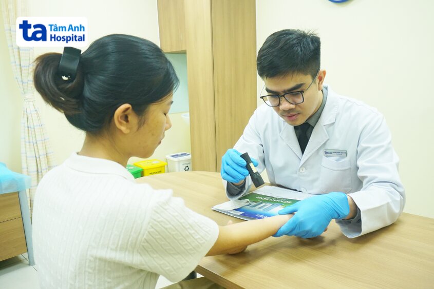 tái khám định kỳ với bác sĩ