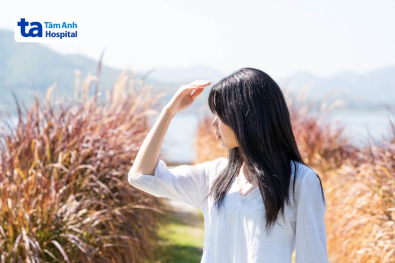 tiếp xúc ánh mặt trời là nguyên nhân gây bệnh sắc tố
