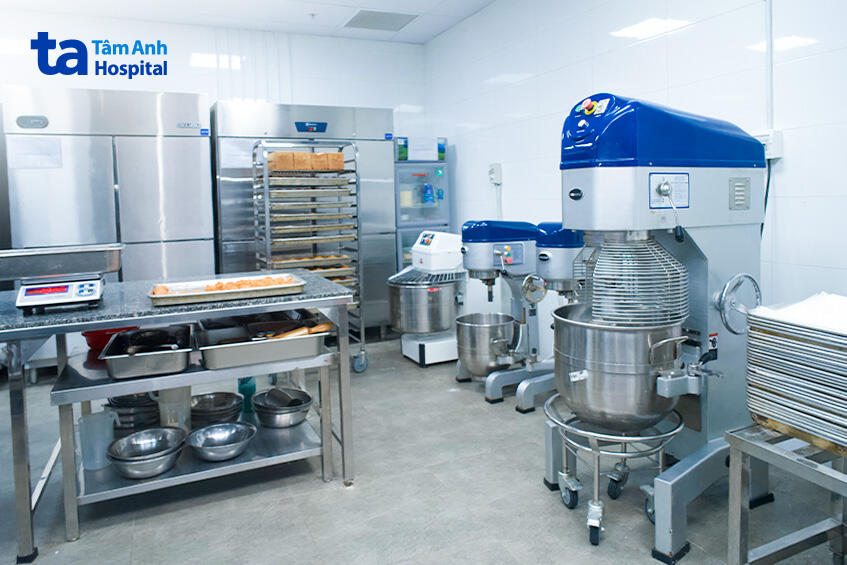 trang thiết bị bếp ăn hiện đại