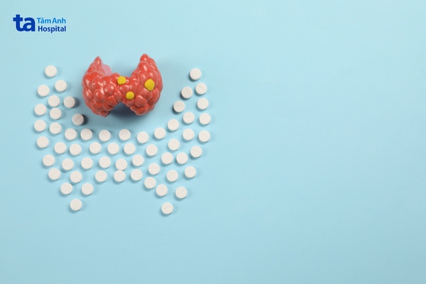 uống hormone thay thế suốt đời nếu cắt toàn bộ tuyến giáp