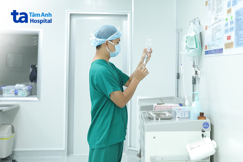 anh lịch chuẩn bị thuốc mê và thuốc hồi sức