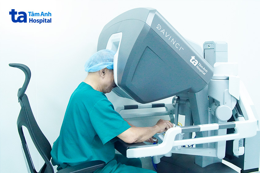 bác chuyên điều khiển robot