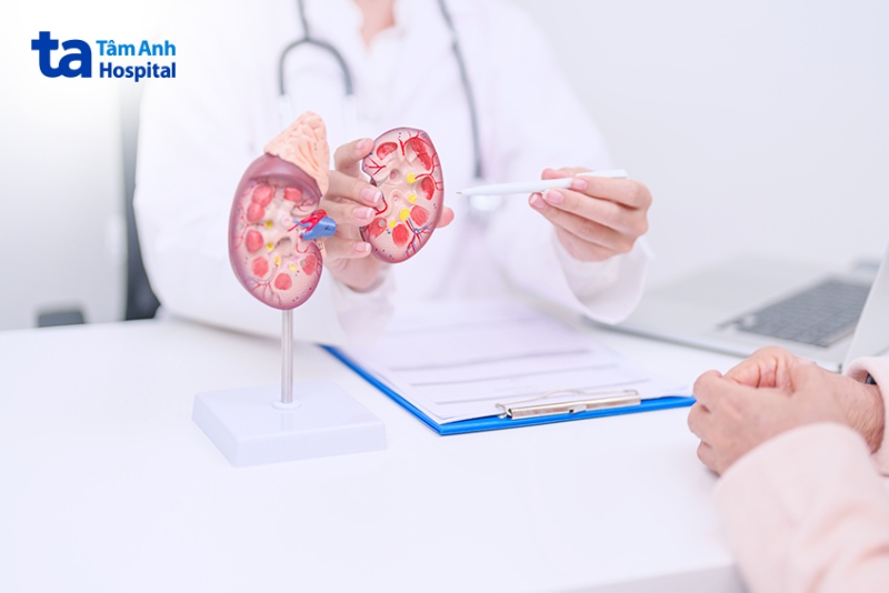 bác sĩ hướng dẫn về bệnh thận