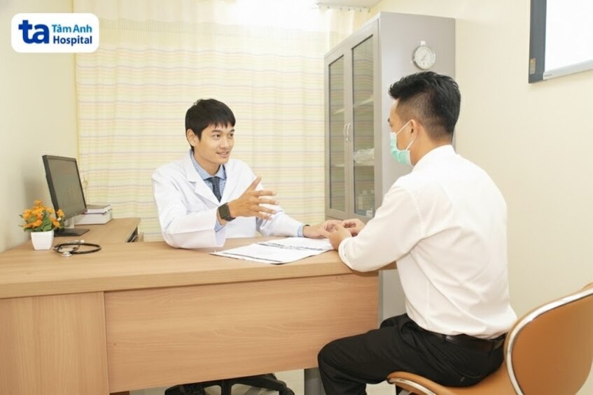 bác sĩ lộc tư vấn cho bệnh nhân