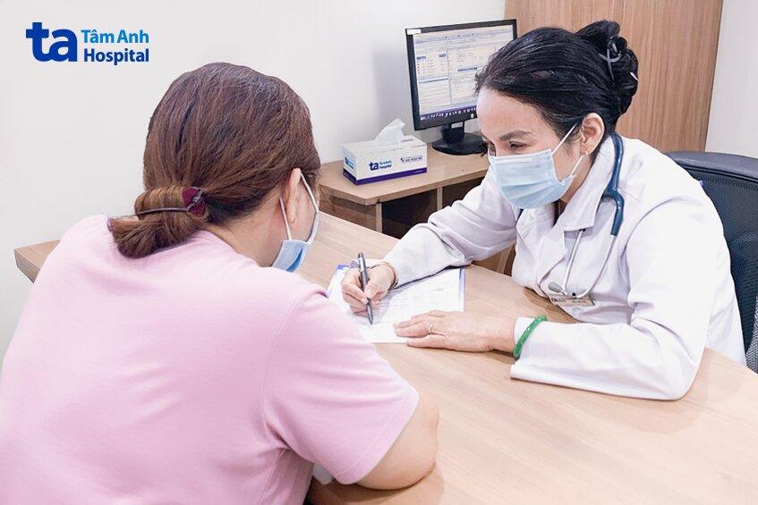 bác sĩ tư vấn phân tích chỉ số