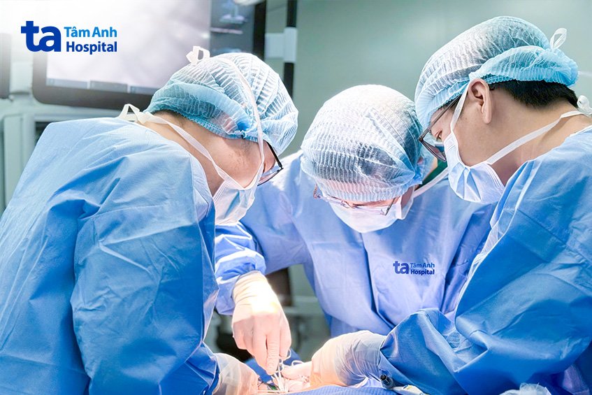 ca cắt ruột non bị vỡ