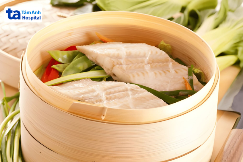 Cá hấp rau củ thanh đạm phù hợp cho người sau cắt túi mật, dễ tiêu và bổ dưỡng