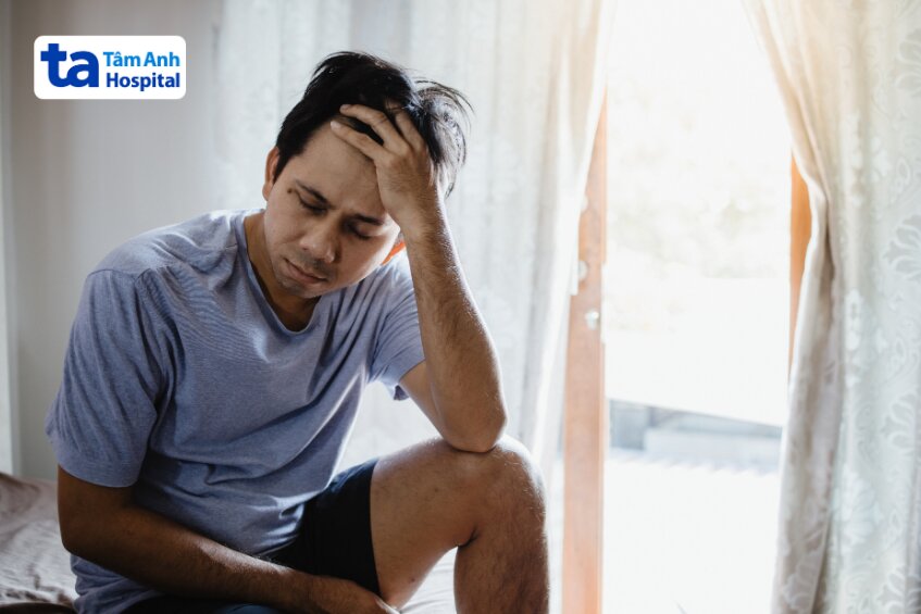 căng thẳng hay mất ngủ cũng gây rụng tóc