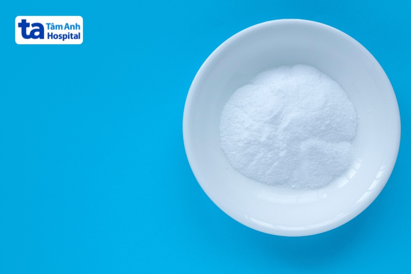 chăm sóc người bệnh ngộ độc thức ăn bằng cách bù điện giải qua dung dịch oresol pha chế theo đúng hướng dẫn có thể giúp cải thiện triệu chứng