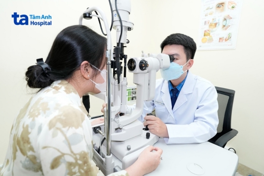 Chẩn đoán tật khúc xạ bẩm sinh