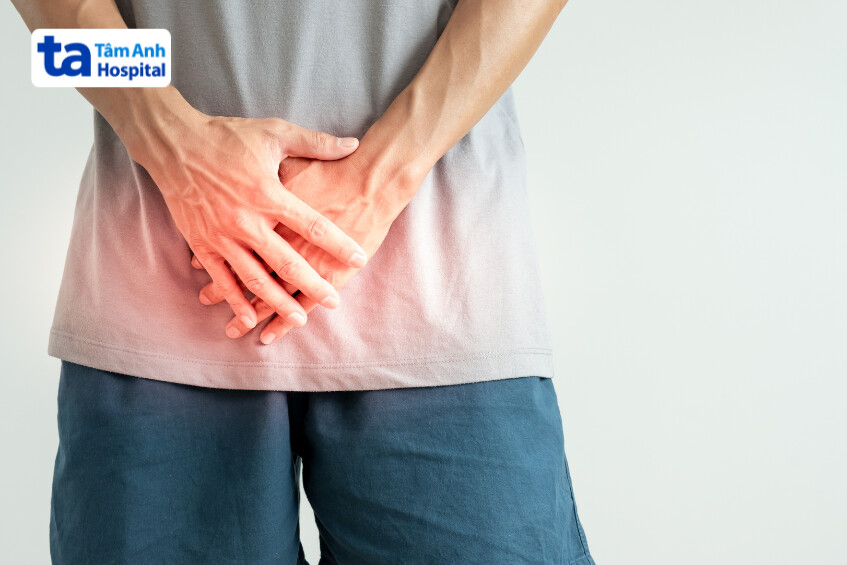 Chấn thương nặng tại tinh hoàn có thể tụ máu bầm, gây ra cơn đau dữ dội, sưng viêm, nhiễm trùng