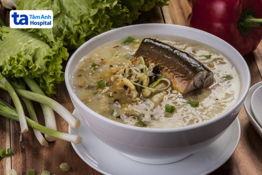 Cháo lươn nguyên con thơm ngon, tốt cho bà bầu thiếu máu