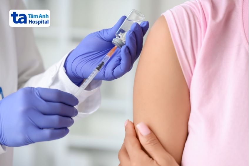 chủ động tiêm vắc xin phòng bệnh
