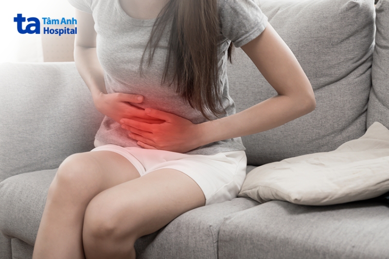 cơn đau vùng bụng phụ nữ