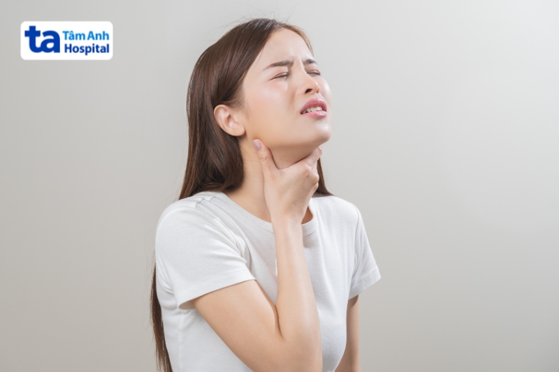 đau họng nên đi xét nghiệm bạch hầu