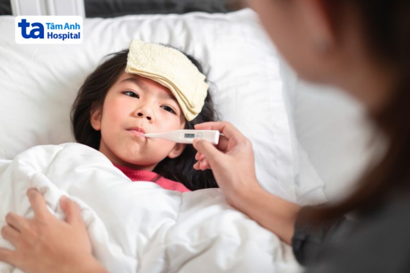 trẻ bị sốt thương hàn