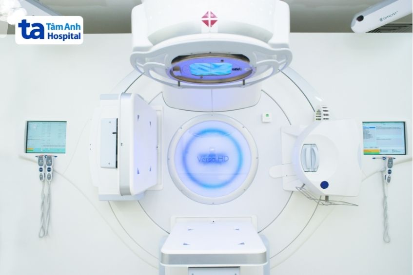 hệ thống máy xạ trị gia tốc