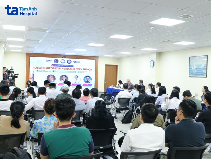 Hội thảo thu hút nhiều chuyên gia, bác sĩ tham gia trực tiếp và trực tuyến qua hệ thống Zoom