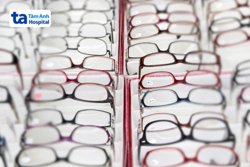 Khi nào cần dùng kính lão thị?