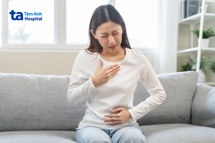 kích thích gây nôn giúp loại bỏ thức ăn còn tồn trong dạ dày