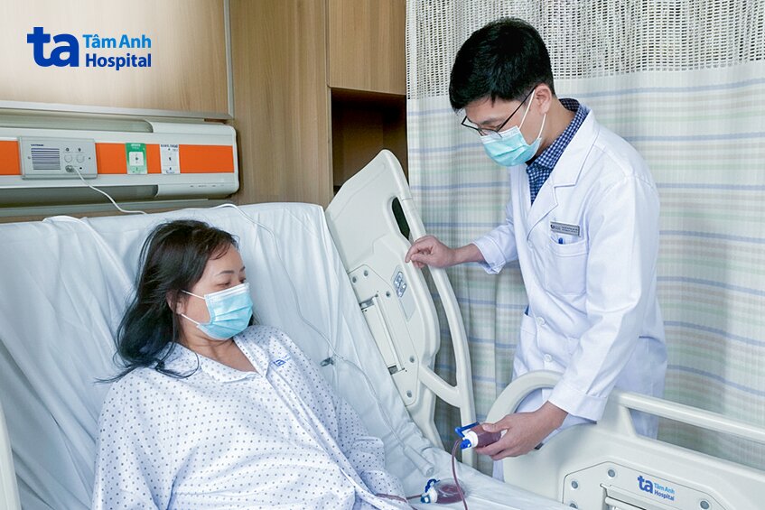 kiểm tra sức khỏe bệnh nhân