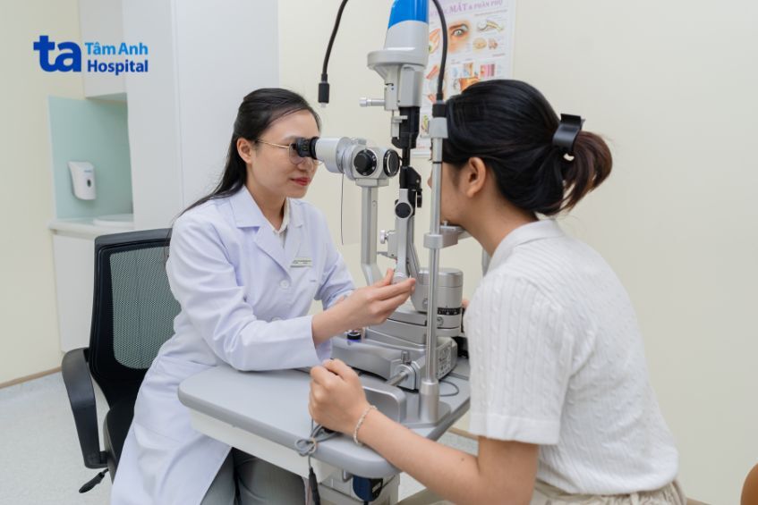 Kiểm tra tình trạng mắt