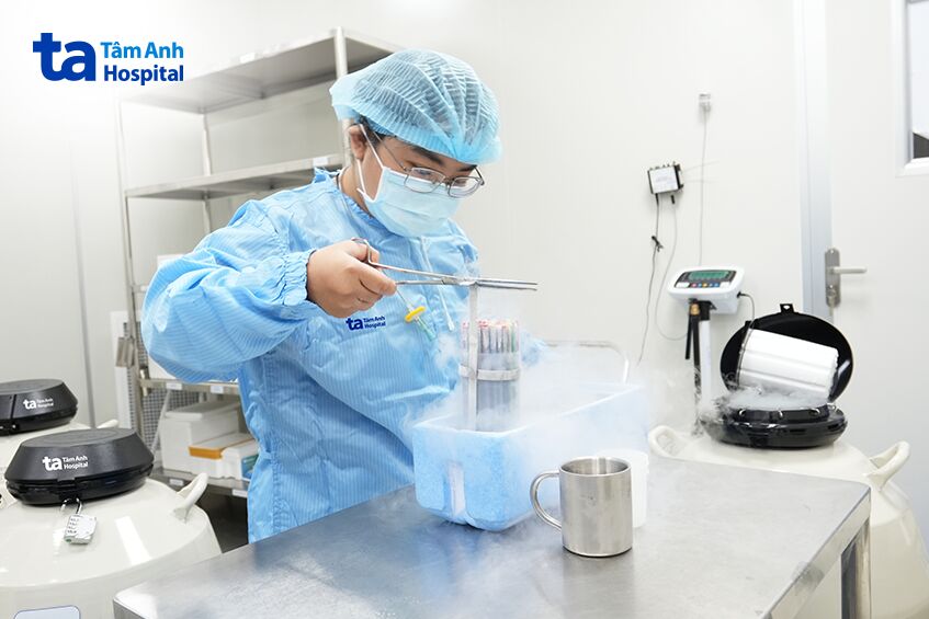 Kỹ thuật thủy tinh hóa giúp trứng trữ đông bảo toàn chất lượng