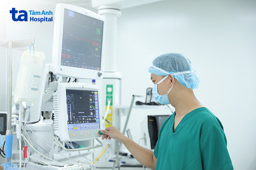 liên tục theo dõi điều chỉnh lượng thuốc mê