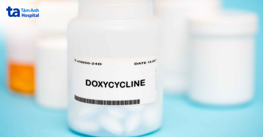 Lọ thuốc doxycycline dạng viên nén, sử dụng trong điều trị nhiễm trùng