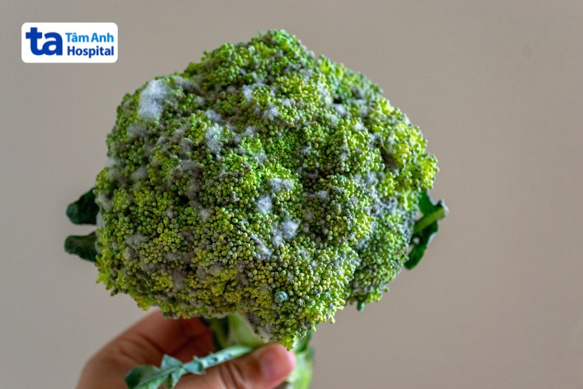 mẹ bầu bị ngộ độc thực phẩm phần lớn là do ăn , uống thực phẩm nhiễm vi khuẩn, ký sinh trùng, virus và một số hóa chất độc hại