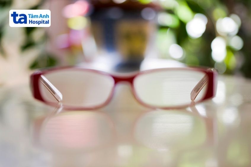 Mổ mắt cận có thể tái cận trở lại