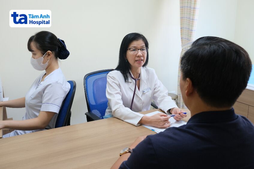 Người bệnh cao huyết áp cần được thăm khám và điều trị tại bệnh viện, việc sử dụng các loại bài thuốc dân gian nên có sự tư vấn từ bác sĩ