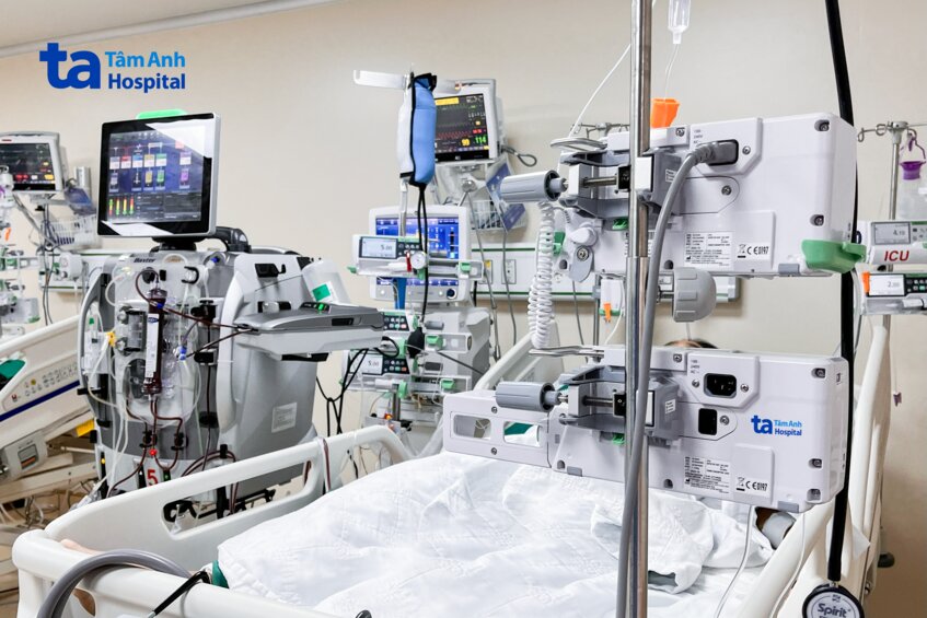 người bệnh được lọc máu tại khoa icu