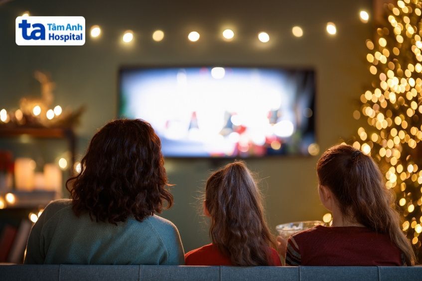 Cận thị xem phim mờ nhòe