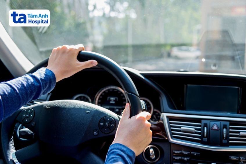 Cận thị khó lái xe an toàn