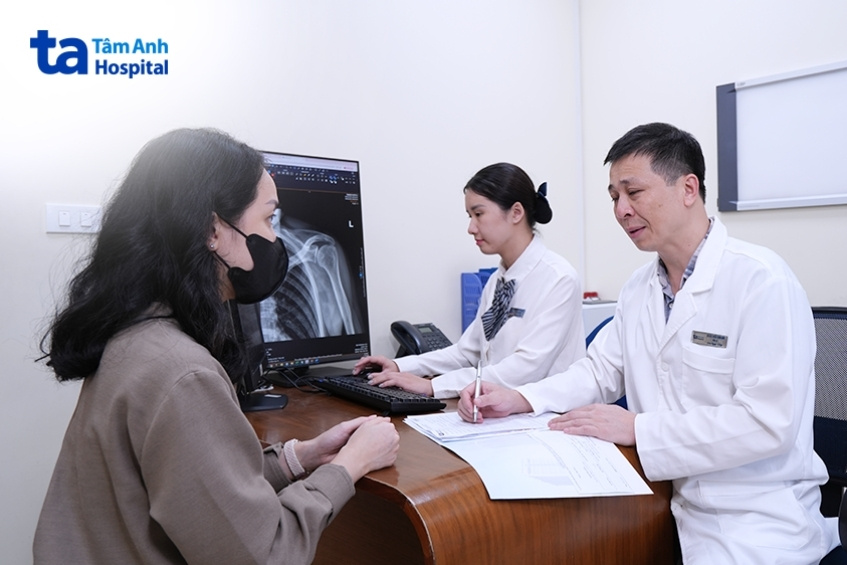 người có đau nhức nên đi khám