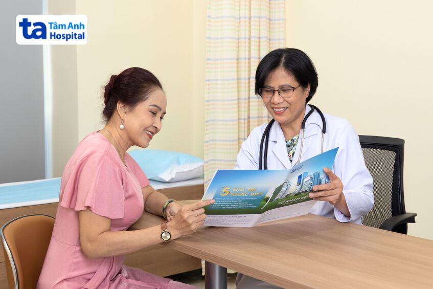 Người lớn tuổi bị bệnh thận mạn chưa lọc máu cần xem xét trên nhiều yếu tố: độ tuổi, giới tính, lối sống khi kiểm soát huyết áp