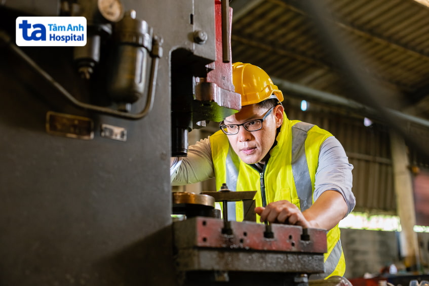 Công nhân làm việc trong môi trường dễ gặp nguy cơ tim mạch