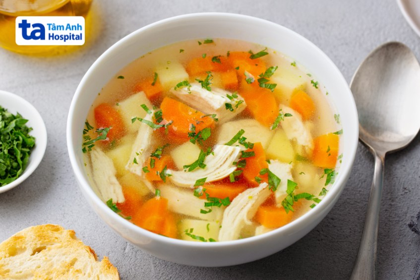 nước hầm gà, rau củ bổ sung dinh dưỡng cho người bệnh