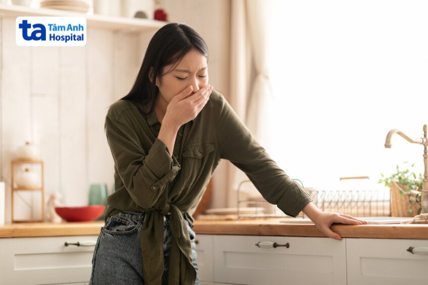 sau khi ăn pate thấy khó chịu nên khám ngay