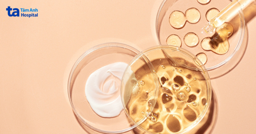 Các kết cấu serum và kem dưỡng da trong nghiên cứu tác dụng của tretinoin