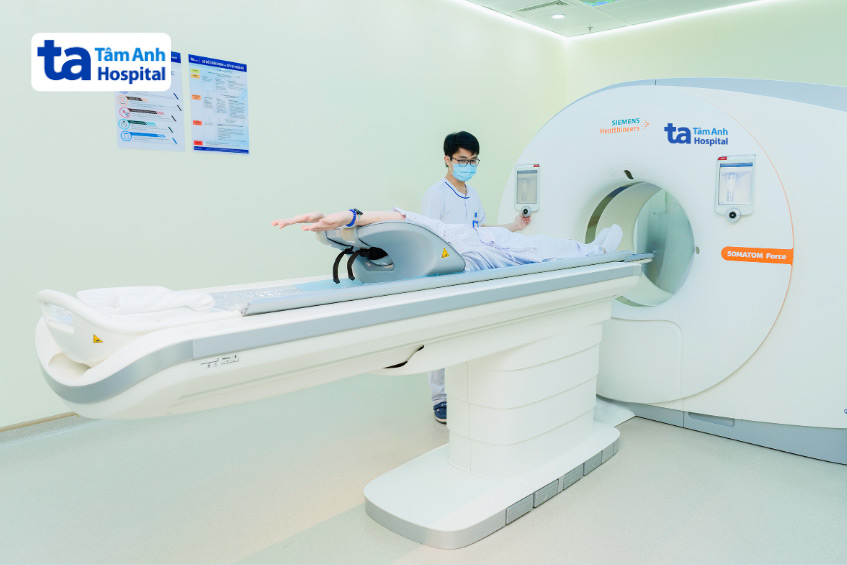 “Siêu máy” CT Somatom Force VB30 (Đức) với hơn 100.000 lát cắt tích hợp trí tuệ nhân tạo (AI) phát hiện tổn thương siêu nhỏ chỉ vài milimet. Chẩn đoán sớm đột quỵ, ung thư, bệnh tim mạch, mạch máu, thần kinh...