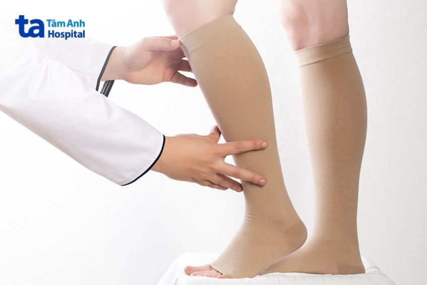 tất áp lực giảm máu từ chân lên tim