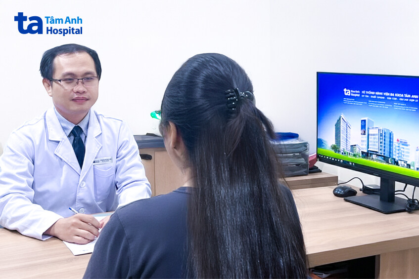 thăm khám cùng bác sĩ