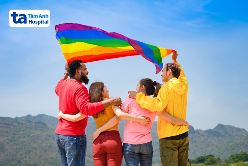 thu hút với bất kì ai